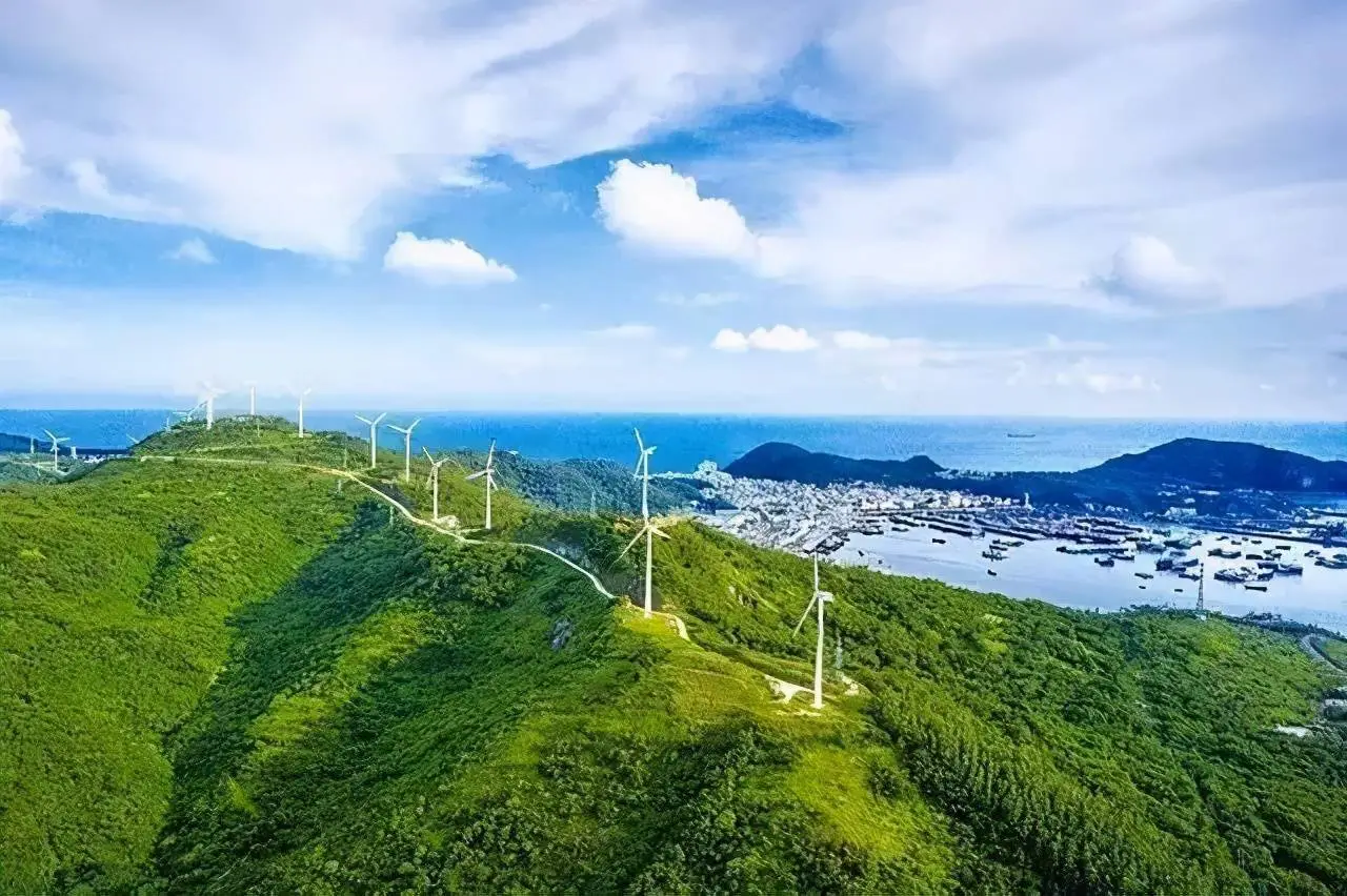 1.Distributed generation system powering an island microgrid