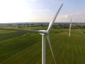 Small wind turbine with electronic controller for efficient power management